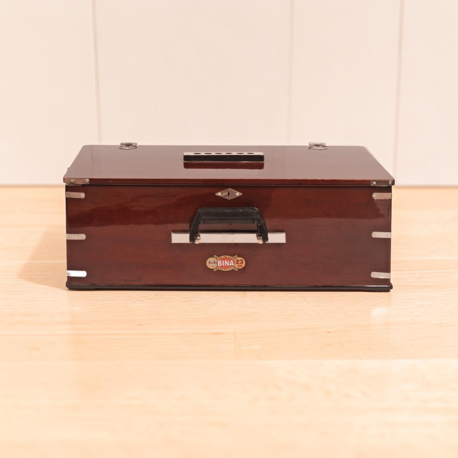 Harmonium BINA no. 23B Dx. 3 ½ octaves portable